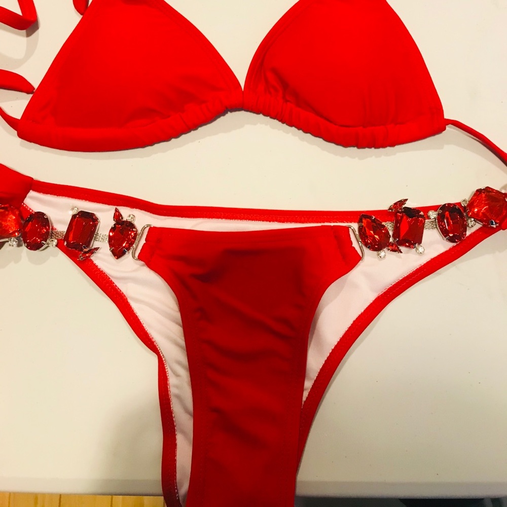 Red Bikini - Picture 6 of 6